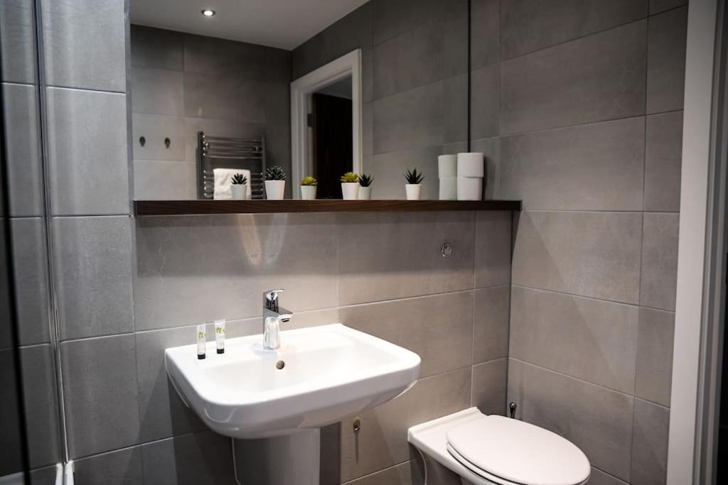 Modern 2 Bedroom Apartment - City Centre - Parking مانشستر المظهر الخارجي الصورة