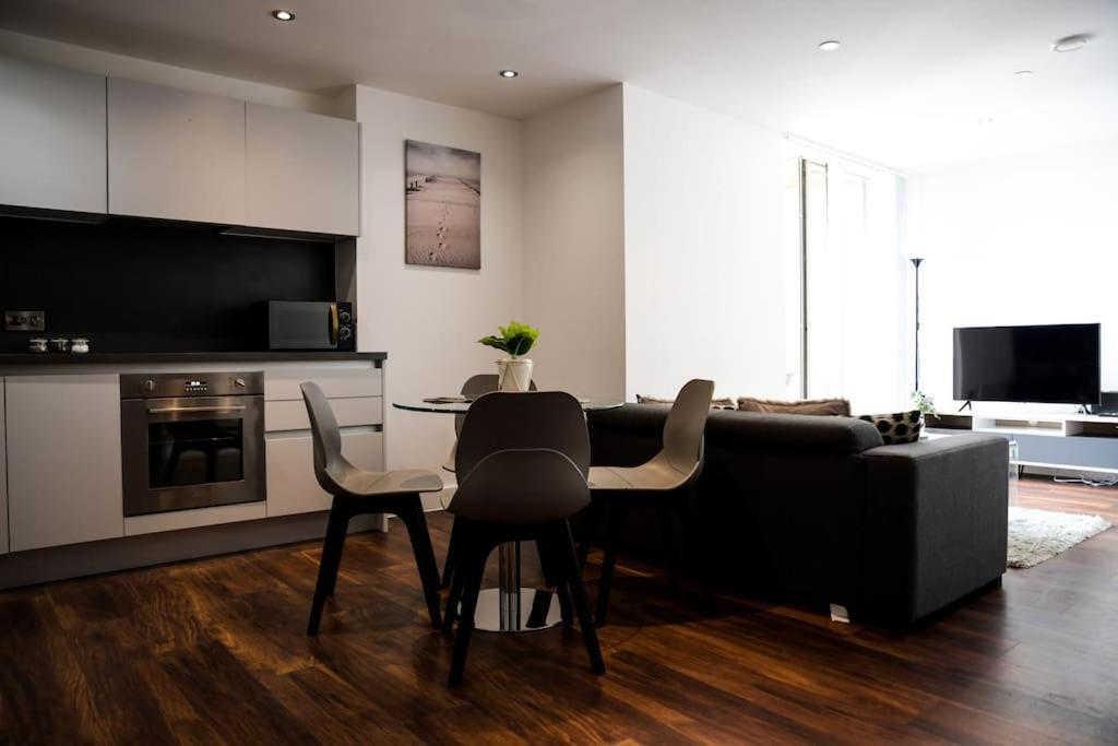 Modern 2 Bedroom Apartment - City Centre - Parking مانشستر المظهر الخارجي الصورة